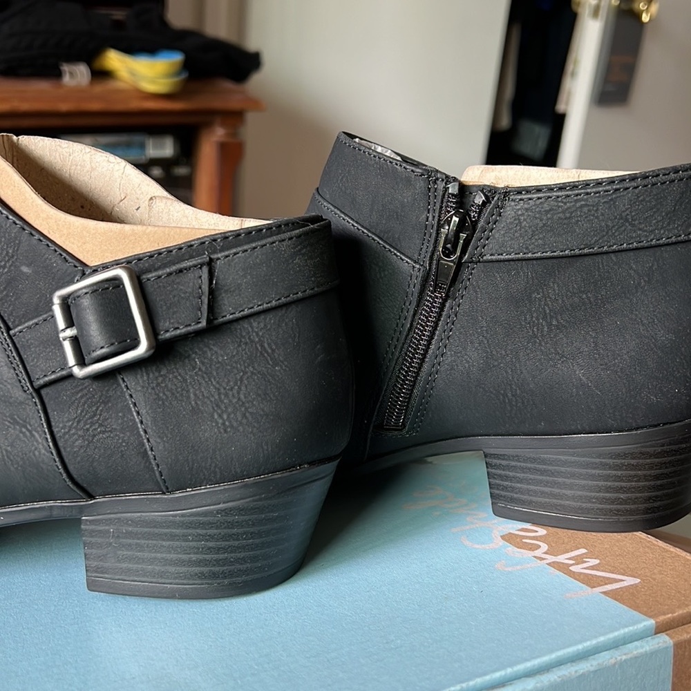 10 Wide bootie - Picture 2 of 5